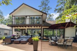 Κήπος έξω από το Luxury House in the Woodlands