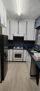 Kuchyň nebo kuchyňský kout v ubytování Sand & Sea Holiday Accommodation