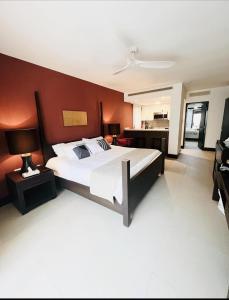 En eller flere senge i et værelse på Aldea Thai Downtown Oceanview Residences