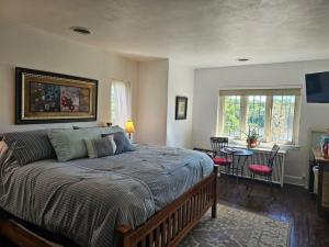 Ένα ή περισσότερα κρεβάτια σε δωμάτιο στο The Brower House