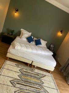 Postel nebo postele na pokoji v ubytování Villa Le Charme de Somone Piscine privée confort & proximité plage