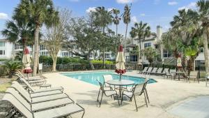 Bazén v ubytování 2 Condos in Wild Dunes Pool Hot Tub Marina Views Yacht Harbor by AvantStay nebo v jeho okolí