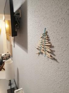 Μια τηλεόραση ή/και κέντρο ψυχαγωγίας στο A. & C. Michailidi (Haris Mihailidis)