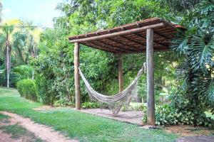 Κήπος έξω από το Quinta do Vale - Kombi Home: Lago, escorrega, cascata, piscina, fogo de chão