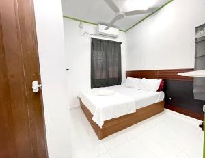 Postel nebo postele na pokoji v ubytování Homestay Bajet MokAji