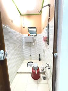 Koupelna v ubytování Homestay Bajet MokAji + 15 fotografií