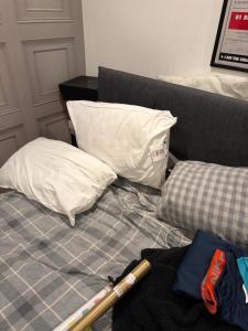 Postel nebo postele na pokoji v ubytování Contractor rooms