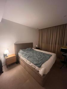 Giường trong phòng chung tại Kristiansand Apartament