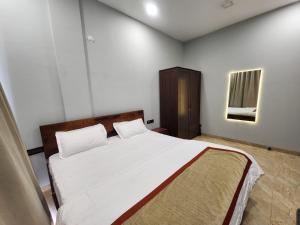 Postel nebo postele na pokoji v ubytování Twilight Villa ll Swimming Pool ll AC ll BBQ ll 2BHK