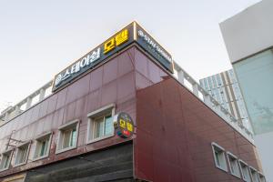 a red building with a sign on top of it at 스테이쉼 발산 in Seoul