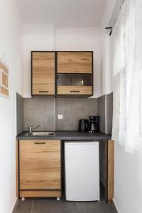 Η κουζίνα ή μικρή κουζίνα στο A. & C. Michailidi (Haris Mihailidis)