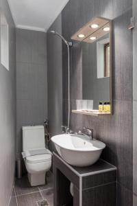 Ένα μπάνιο στο A. & C. Michailidi (Haris Mihailidis)