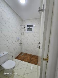 Ένα μπάνιο στο Nile View Home