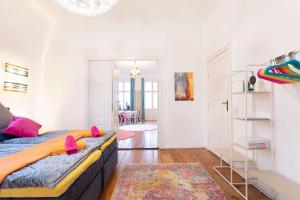 Postel nebo postele na pokoji v ubytování Villa Falkensee - Berlin West Design Boutique Apartments Ferienwohnung