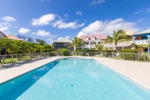 Πισίνα στο ή κοντά στο Orient Bay, Paolina Beach, sur le plage, Grand 2 chambres