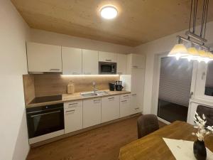 Kuchyň nebo kuchyňský kout v ubytování Apart Marita + 7 fotografií