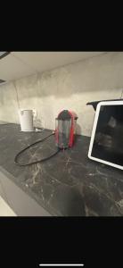 Nhà bếp/bếp nhỏ tại Luxury 3-Bedroom Residence with Beautiful Garden Space