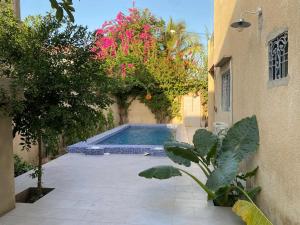 Bazén v ubytování Maison de vacances nebo v jeho okolí