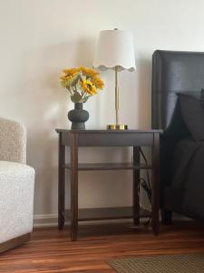 Χώρος καθιστικού στο Studio with private entrance, bathroom in Laurel and columbia