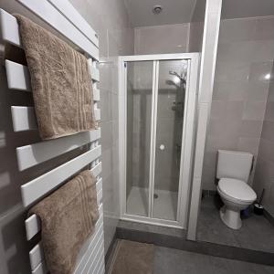 Ένα μπάνιο στο Zen & Yoga - Downtown - Free Parking - 2 beds