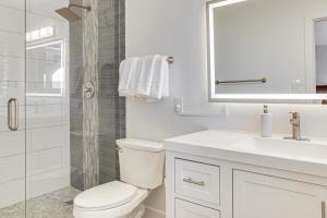 Ένα μπάνιο στο 2 Mi to ASU Spacious Family Home with Patio! +18 φωτογραφίες