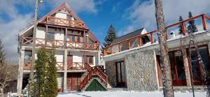 a house being built in the snow at Apartmani Vujanac in Kopaonik