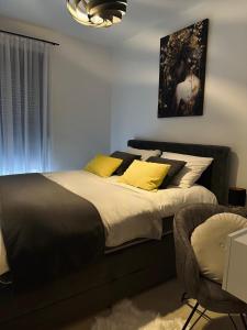 Ένα ή περισσότερα κρεβάτια σε δωμάτιο στο SKF apartment