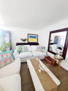 Posezení v ubytování Tradewinds Guest House