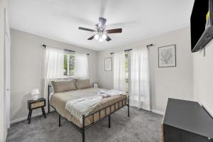 Ένα ή περισσότερα κρεβάτια σε δωμάτιο στο Modern 3BR Austin Stay Sleeps 8 Free Parking