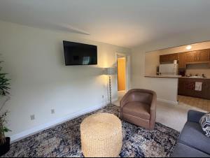 Χώρος καθιστικού στο Comfort 1BR with Fast Wi-Fi +1 φωτογραφίες