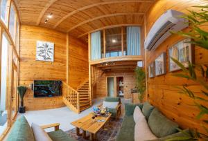 Χώρος καθιστικού στο أكواخ السحاب