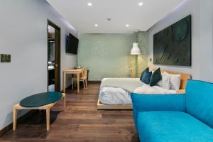 a hotel room with a bed and a couch at Casa Prim Hotel Boutique in Mexico City