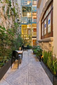 a courtyard with tables and chairs in a building at Casa Prim Hotel Boutique in Mexico City