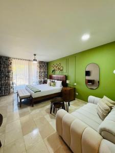 Ένα ή περισσότερα κρεβάτια σε δωμάτιο στο Marien Residences Building 1 +76 φωτογραφίες