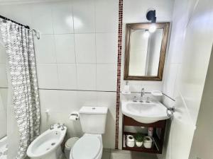 a small bathroom with a toilet and a sink at Studio Conexión Alojamiento moderno cerca Parque San Martín y Av Arístides in Godoy Cruz +16 photos