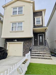 Το κτήριο όπου στεγάζεται  το διαμέρισμα