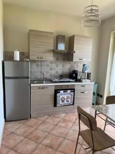 Kuchyň nebo kuchyňský kout v ubytování Appartamento Gardenie Vista Mare Relax