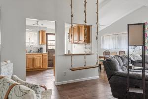 Posezení v ubytování Longmont board games, beds, and boats - 4BR + 14 fotografií