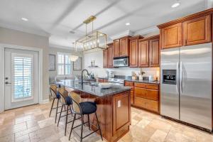 Köök või kööginurk majutusasutuses Coastal Current - 3BR steps to the beach