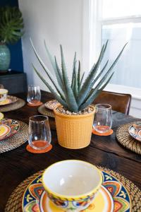 Nápoje v ubytování * Bueno Bueno Casita * / 7 min to Downtown / 4 Bdr