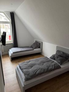 Кровать или кровати в номере Zweistöckige Wohnung im weissen Lamm