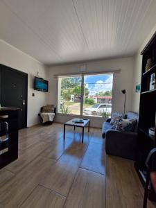 Μια τηλεόραση ή/και κέντρο ψυχαγωγίας στο Hermosa casa a estrenar en Playa Grande ELIXIR