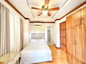 Ένα ή περισσότερα κρεβάτια σε δωμάτιο στο Elaine's Homestay