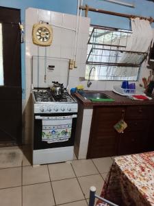 Kuchyň nebo kuchyňský kout v ubytování Alojamiento nerea