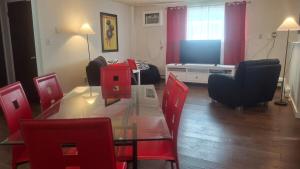 Posezení v ubytování Longmont board games, beds, and boats - 2BR + 5 fotografií