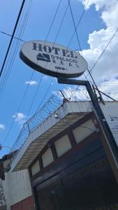 ein Schild auf einem Gebäude in der Unterkunft Hotel D' Palacio Real in San Miguel + 1 Foto