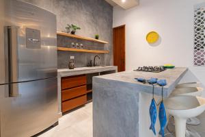 Køkken eller tekøkken på Perla Oasis with Private Pool by Xarm Apartments