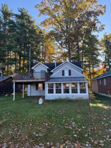 een wit huis met een terras op een erf bij CabinSnowmobile TrailsIce FishingFireplace in Darragh