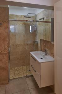 Ένα μπάνιο στο Sète - Coeur de ville et proximité canaux , Appartement plein soleil, Vue St Clair