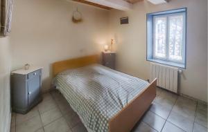 Postel nebo postele na pokoji v ubytování 2 Bedroom Awesome Home In Pardailhan